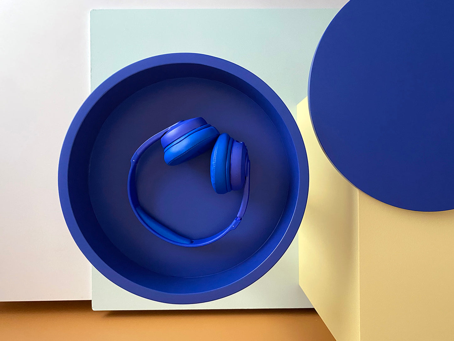 Piilo stool, cobalt blue